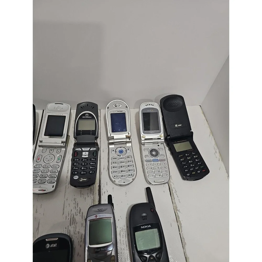 Vintage Cell Phone Lot of 13 Nokia Motorola  Samsung Sprint PCS Untested